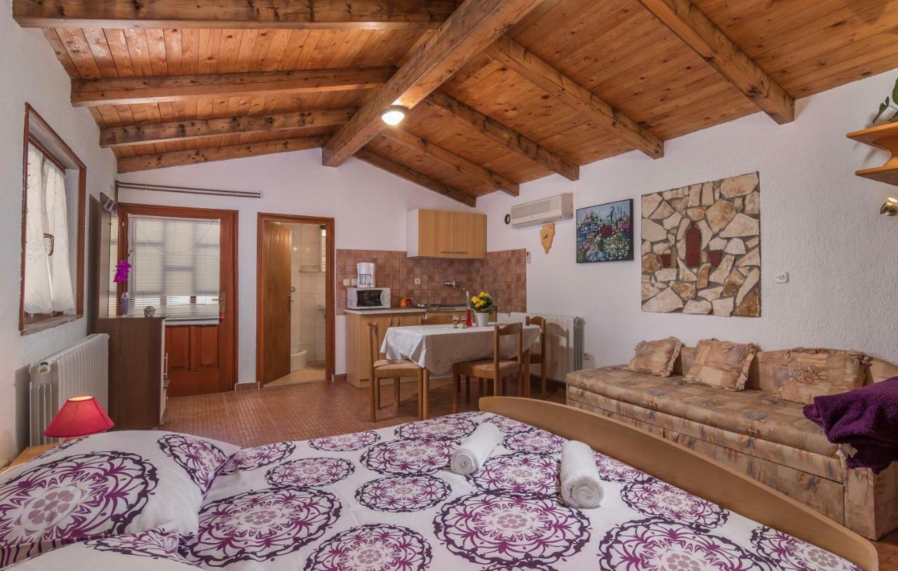 Apartmani Zikovic Пореч Екстериор снимка